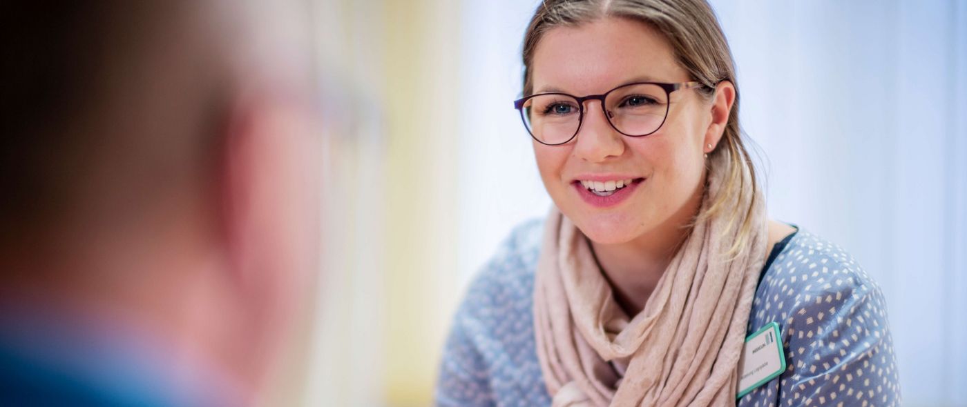 Therapeutin bei der Sprachtherapie